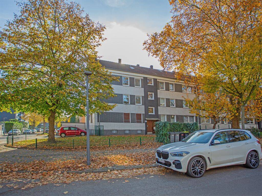 Gepflegtes Mehrfamilienhaus mit zwölf Wohneinheiten und 4 Garagen, 45899 Gelsenkirchen (Beckhausen Heßler Horst)