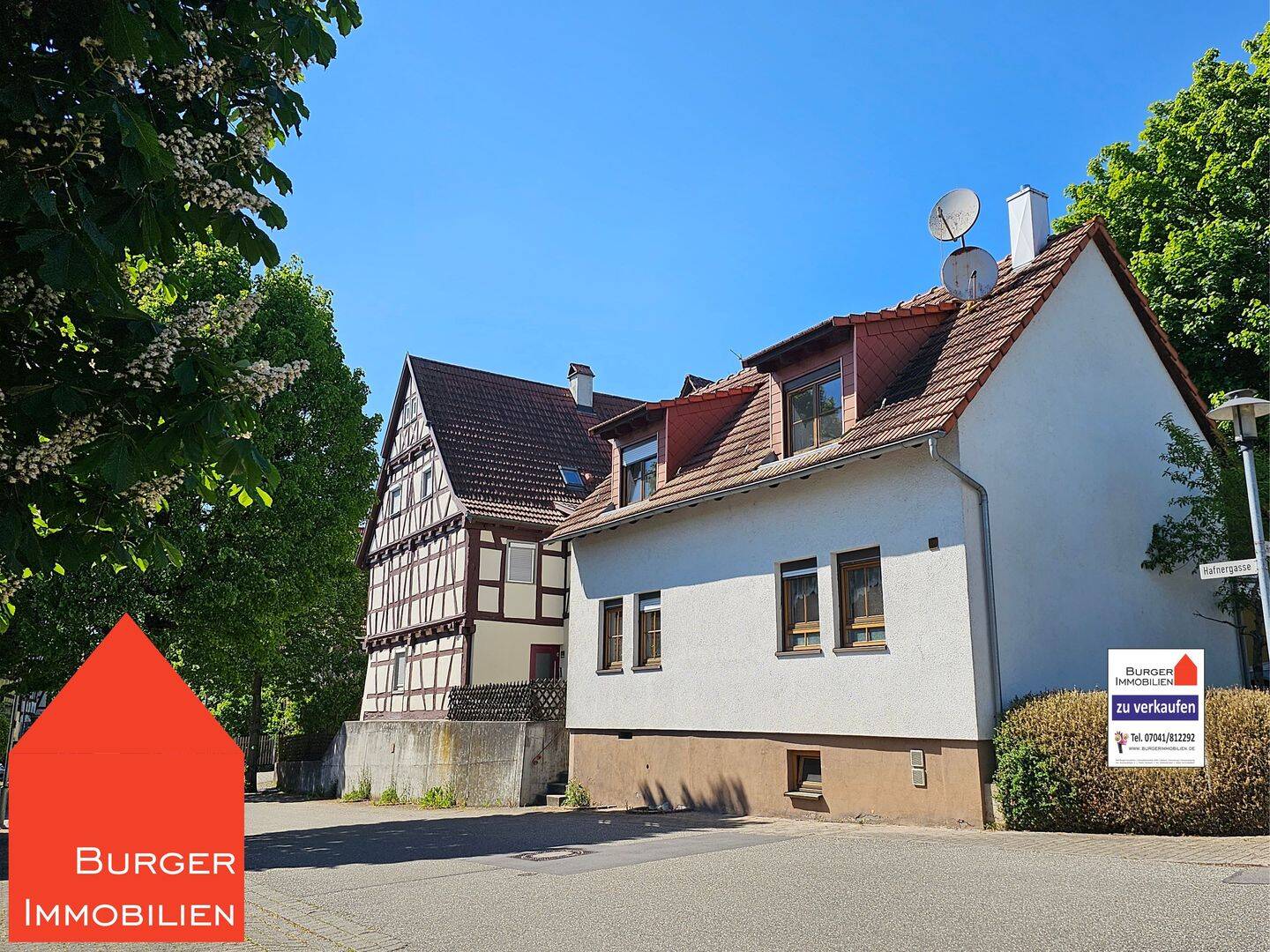 Ein Ensemble aus zwei Häusern, historisches Fachwerk und modernes EFH mit Doppelgarage im Ortskern von Ötisheim, 75443 Ötisheim
