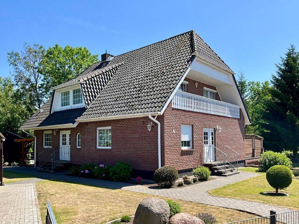 Einfamilienhaus mit Wohnung bei Neubrandenburg, 17039 Beseritz