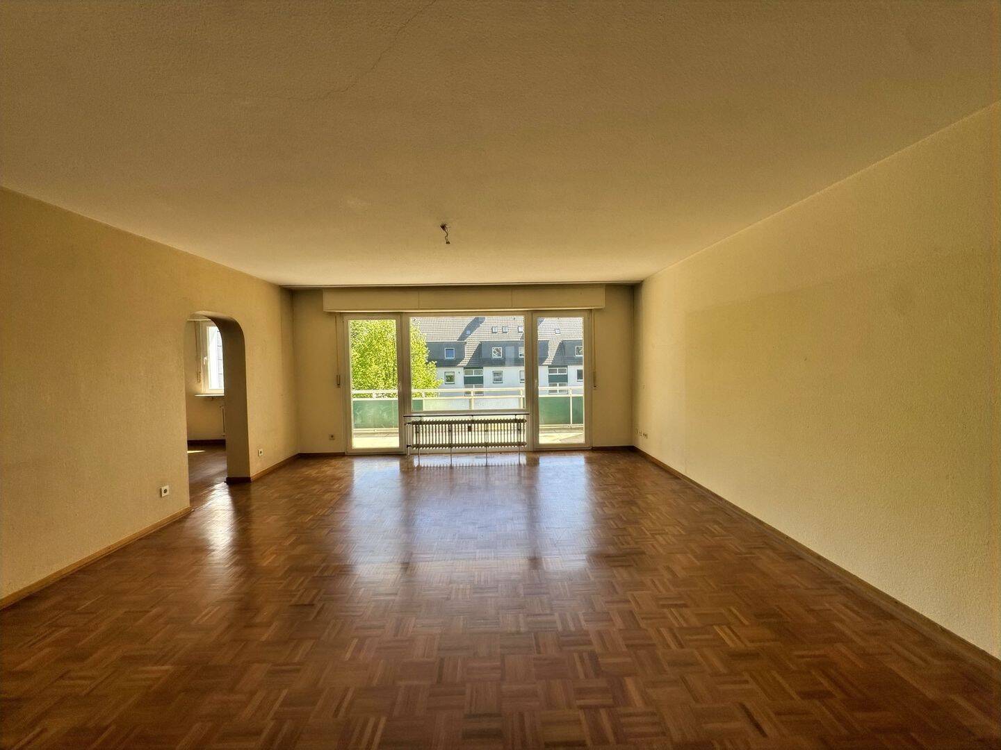 Wohnen in Essen – Bredeney: Grosszügige ETW mit 2 Stellpätzen und Balkon, 45133 Essen (Bredeney Rüttenscheid Schuir Stadtwald)