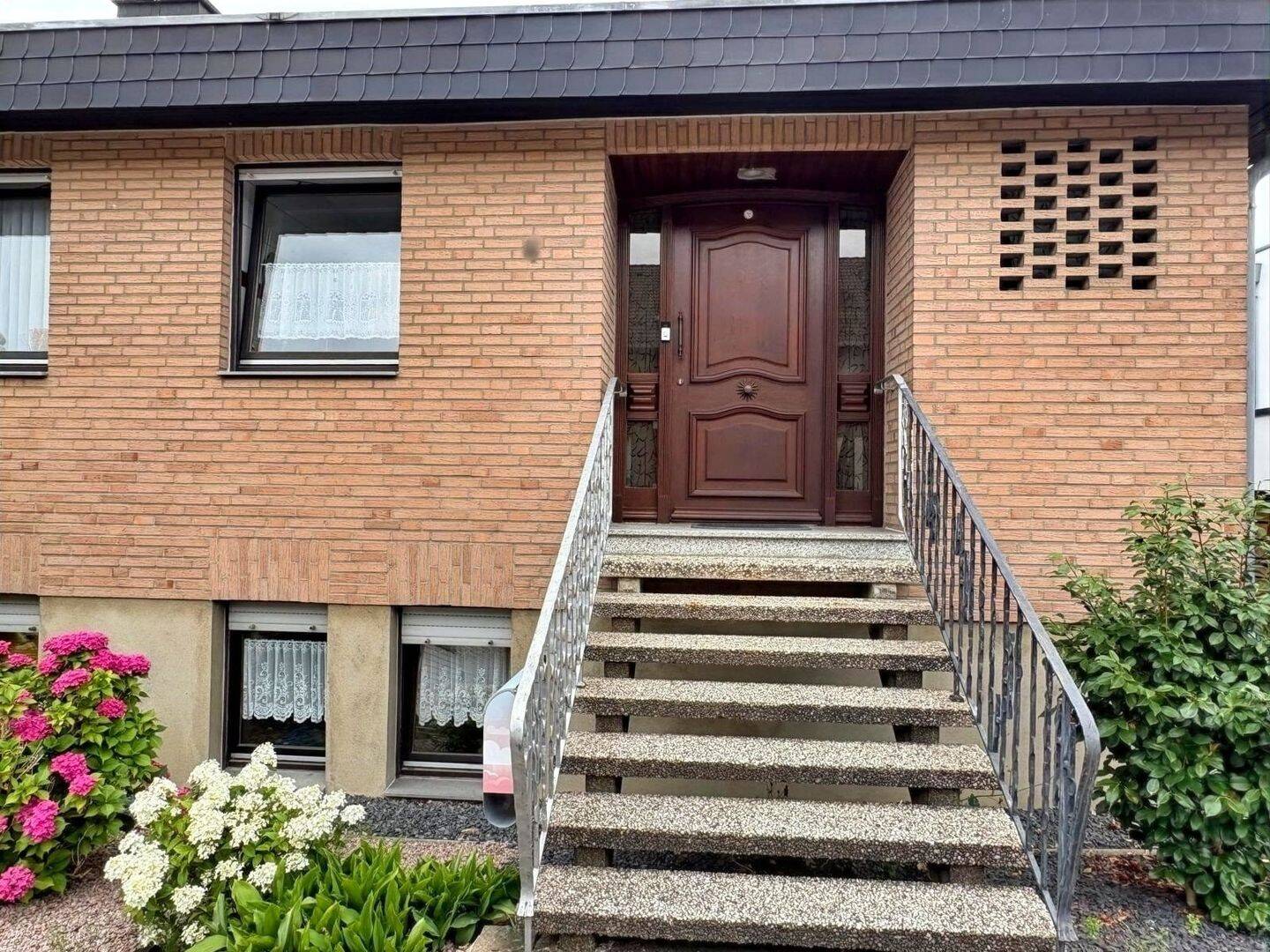 Wohnen mit Zukunft – renovierter Bungalow und Solaranlage inklusive, 52441 Linnich