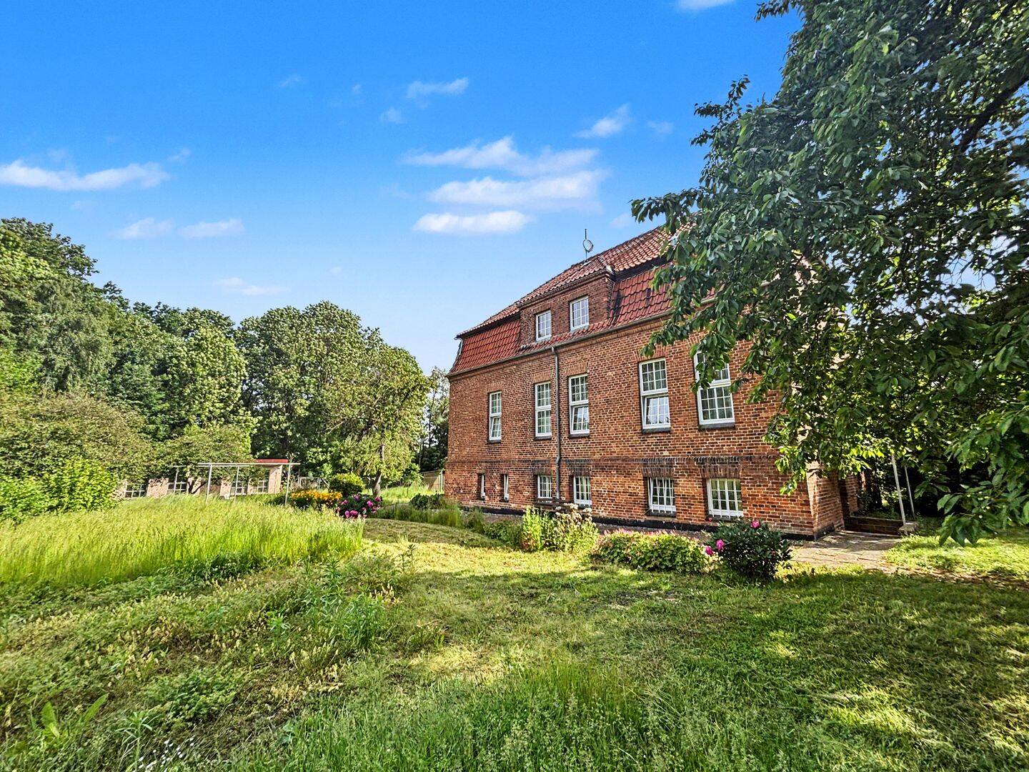 Denkmalschutz! Inspektorhaus von ca. 1914 auf großzügigem Grundstück mit Ausbaupotenzial in Dreetz, 18249 Dreetz