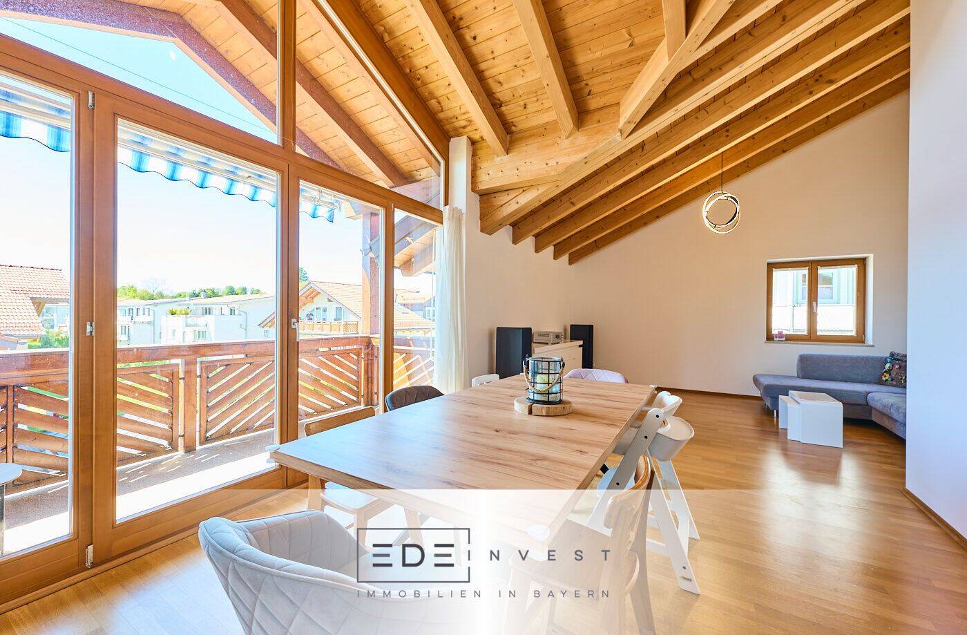 SEENAH – SONNIG – ALPENVERBUNDEN Prachtvolle Dachgeschosswohnung mit Bergblick in Prien am Chiemsee., 83209 Prien a. Chiemsee (Prien)