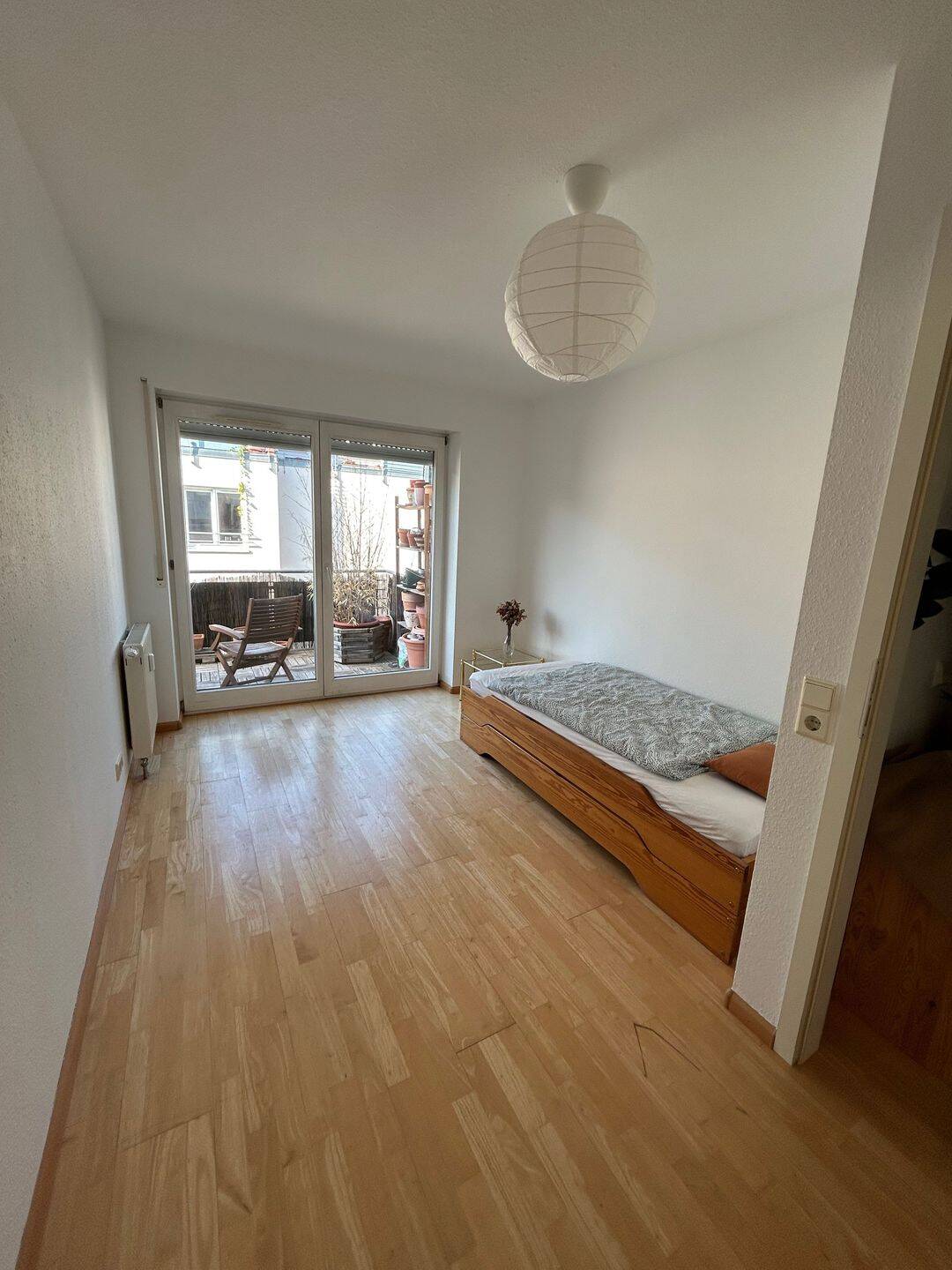 Helles teilmöbliertes Zimmer mit Balkonzugang, 79100 Freiburg im Breisgau (Günterstal Vauban Wiehre)