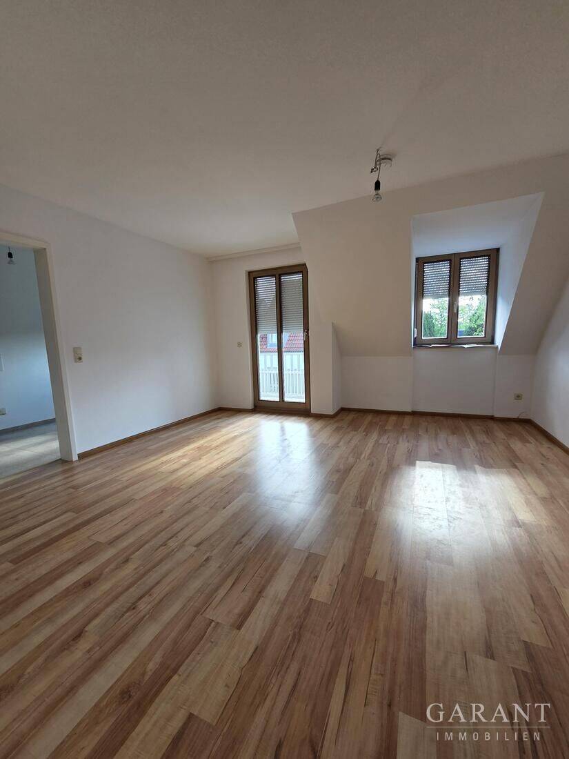 Wohnen, wo andere Erholung suchen: Charmante sanierte 3 Zimmer-Oase am Wertachpark Augsburg, 86154 Augsburg (Oberhausen)