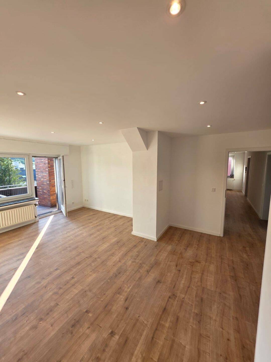 Vollrenovierte Dachgeschosswohnung mit großer Dachterasse in Neheim, 59755 Arnsberg