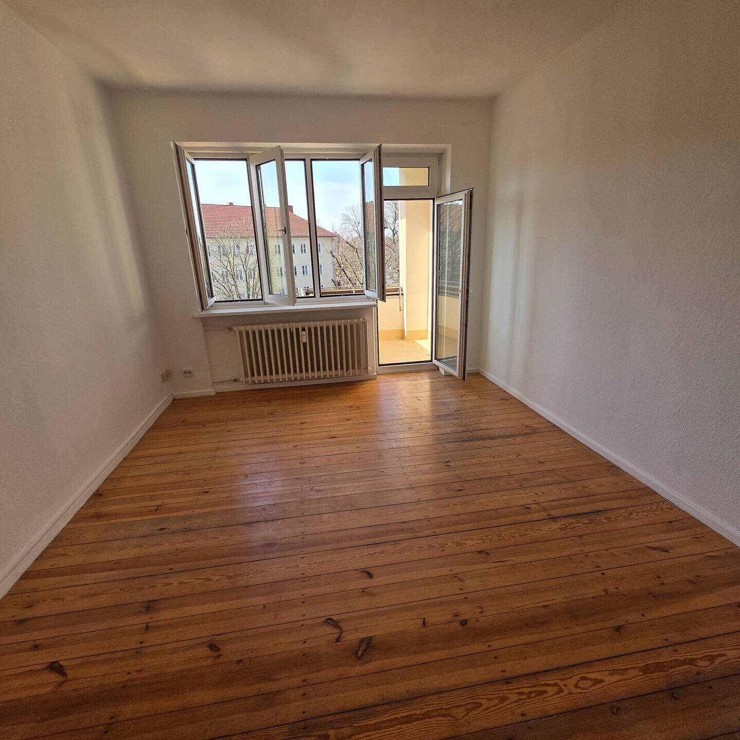 Bezugsfreie 2 Zimmerwohnung & Balkon in Berlin-Steglitz-Zehlendorf, 14169 Berlin (Steglitz-Zehlendorf Dahlem Lichterfelde Zehlendorf)