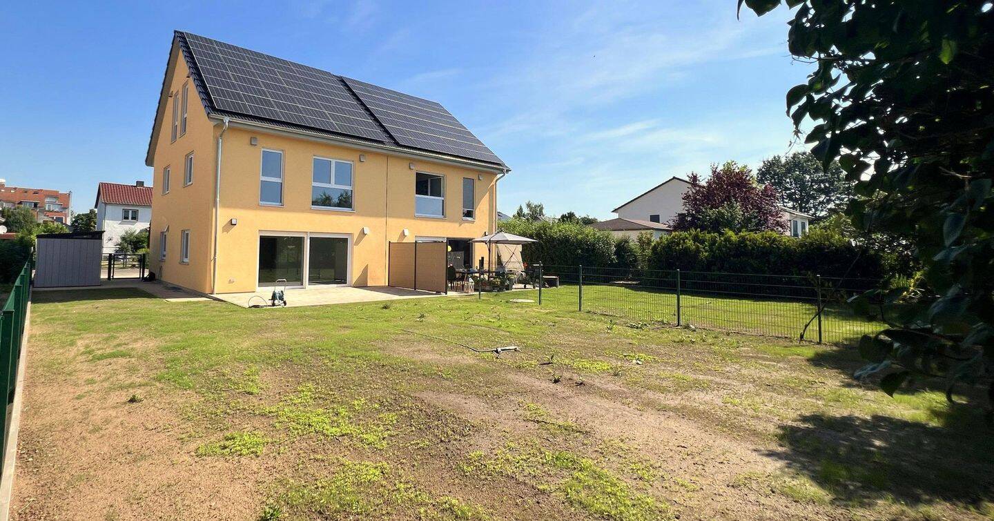 Ruhe mit Blick über Felder: Exklusives wohngesundes Plusenergie-Doppelhaus, S-Bahn fußläufig, 4178 Leipzig (Burghausen-Rückmarsdorf Böhlitz-Ehrenberg)