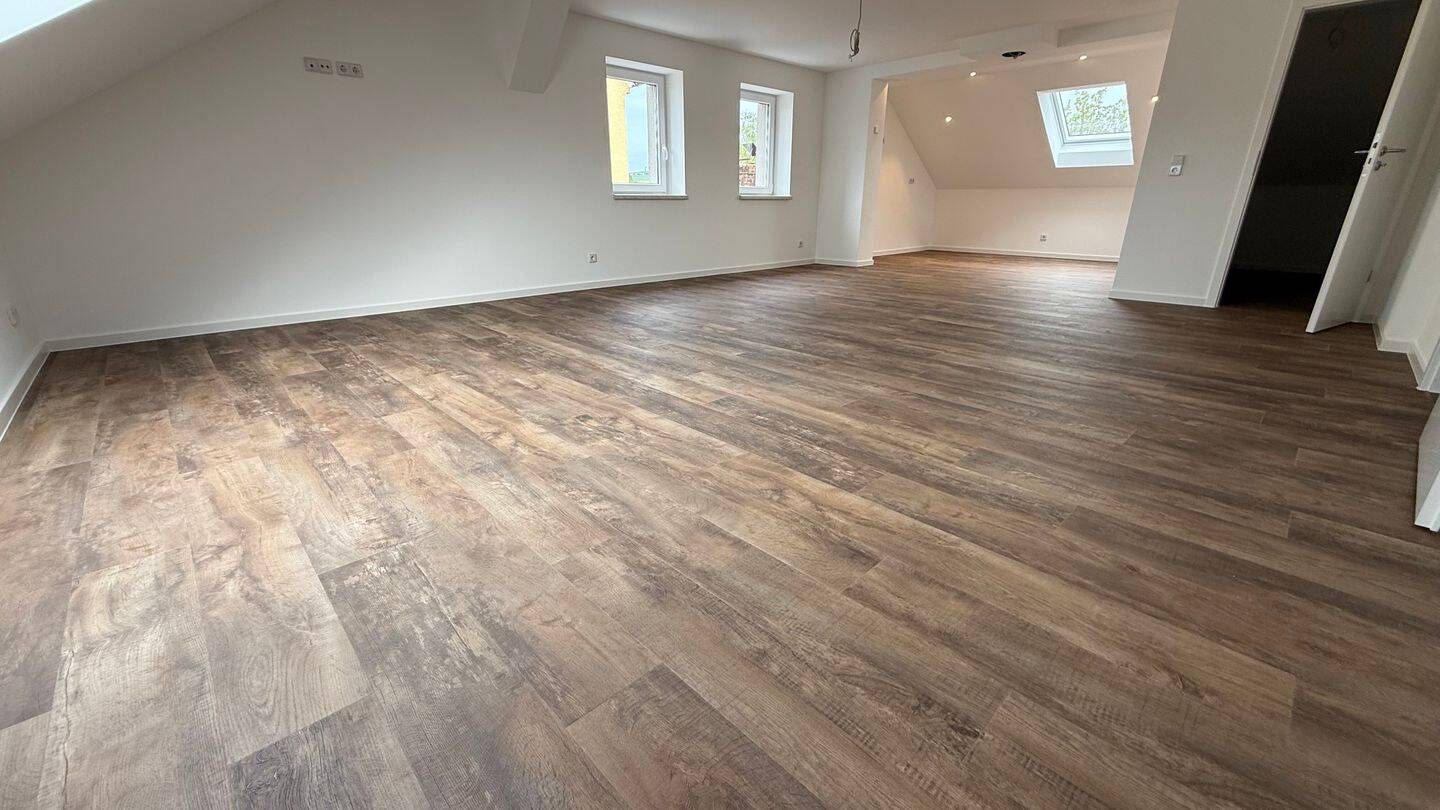 ALLES NEU im DG = 2.OG – hochwertige Ausstattung – frei ab sofort, 9557 Flöha