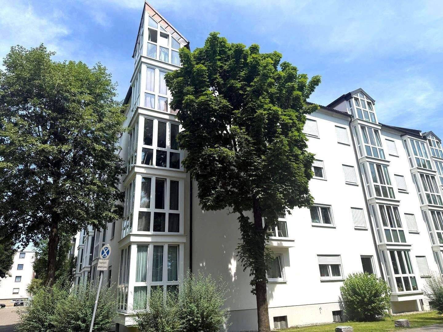 I. I.TEAM: gepflegte 3-Zimmer-Wohnung in guter Lage inkl. Einbauküche!, 83026 Rosenheim (Aising Happing Pang Süd)
