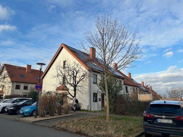 Reihenmittelhaus Altfrankener Höhe + 2 PKW- Stellplätze, Photovoltaikanlage, 1156 Dresden