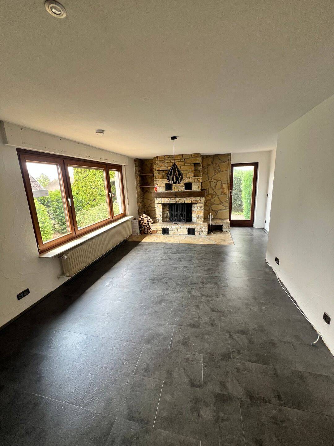 4,5-Zimmer-Erdgeschosswohnung mit Terrasse, Kamin und Garage in Dagersheim, 71034 Böblingen