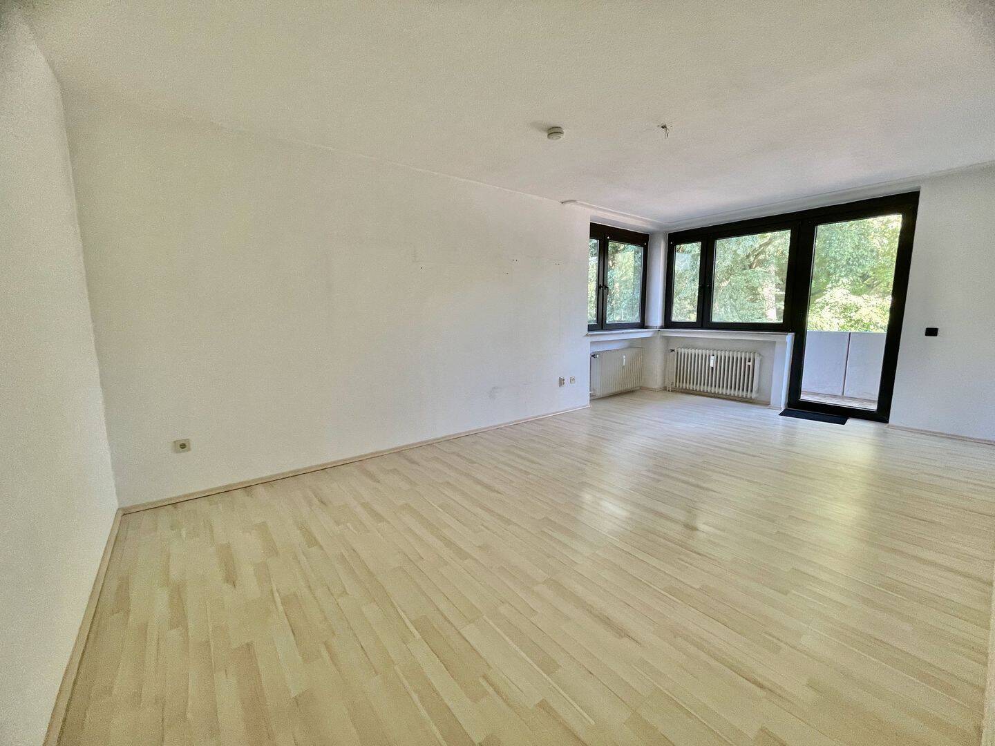 Wohnen im Grünen – Schöne 3-Zimmer-Wohnung mit Balkon nahe Schloss Wickrath, 41189 Mönchengladbach