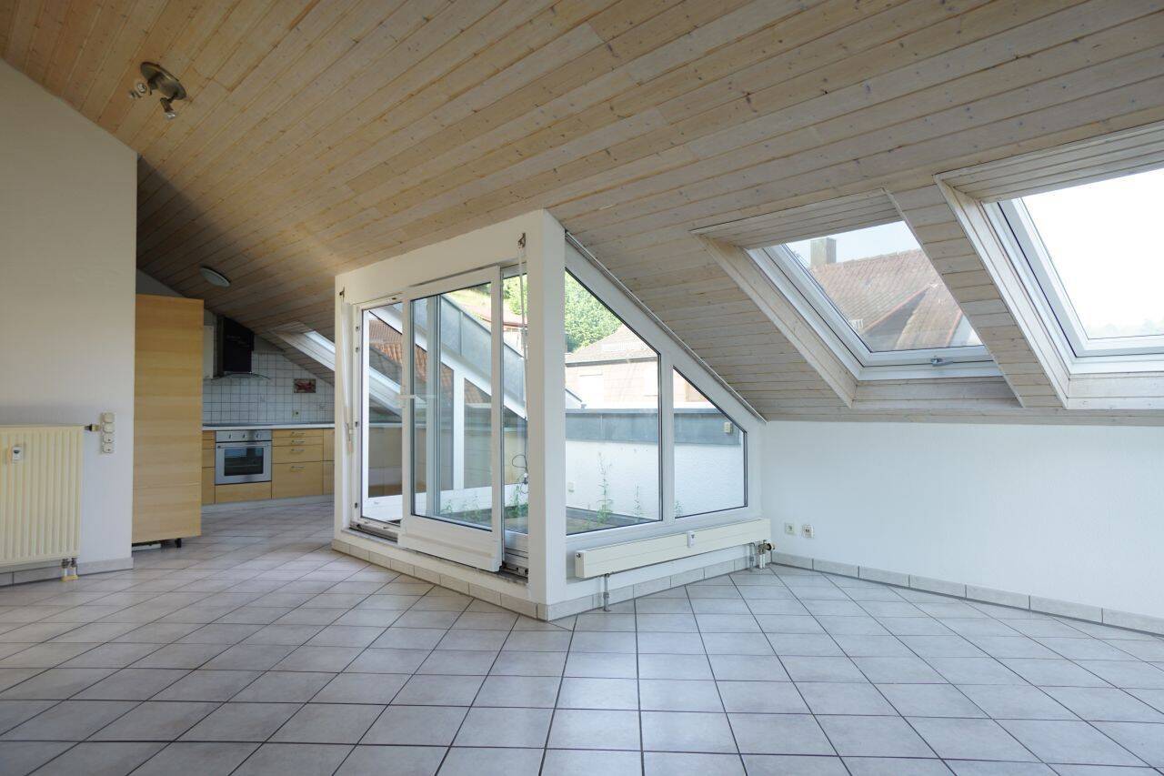 Sonnige, helle 3 Zimmer-Dachgeschoss-Eigentumswohnung mit Balkon und Tiefgaragenstellplatz, 72827 Wannweil