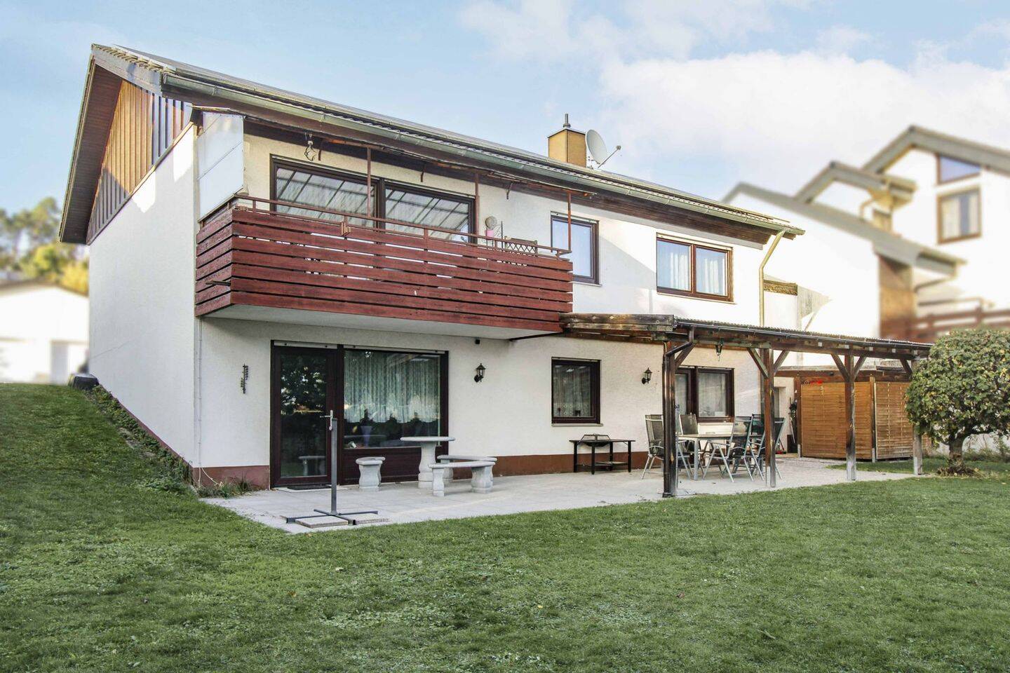 Modernisiertes Familienhaus mit Einliegerwohnung, Südgarten & PV-Anlage, 91325 Adelsdorf