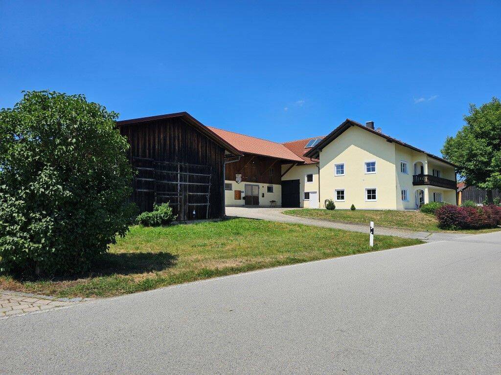 „Aufbruch und Neubeginn – ehemaliges landwirtschaftliches Anwesen mit optimalen Voraussetzungen für Generationenwohnen!“, 94542 Haarbach