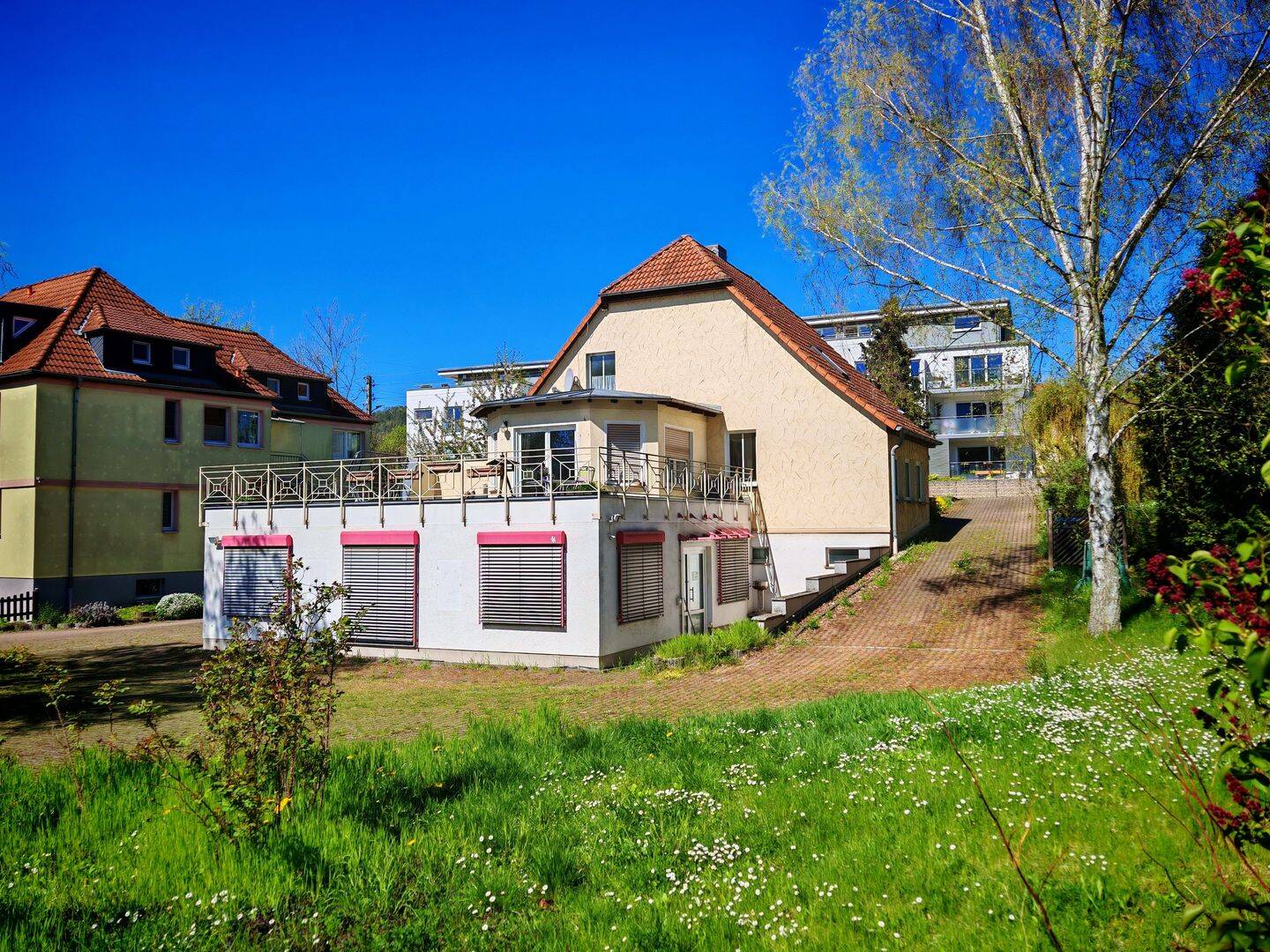 Wohn- und Geschäftshaus mit Baugrundstück in Jena-Nord, 7743 Jena