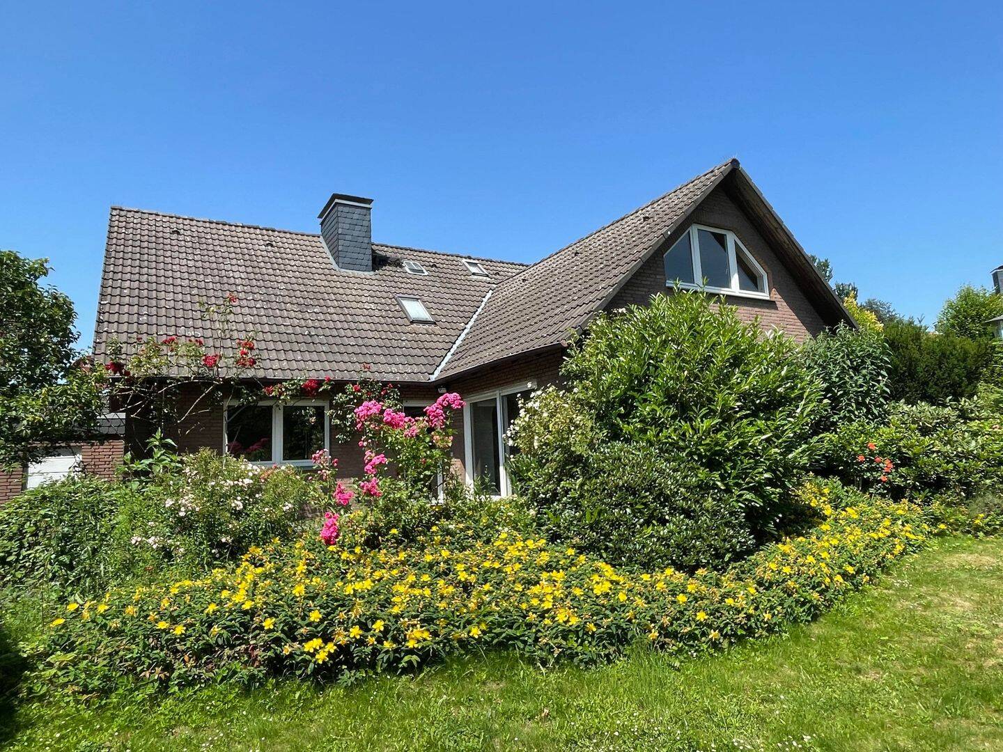 Einfamilienhaus mit viel Platz, Garten und Garage in Bielefeld-Schröttinghausen, 33739 Bielefeld