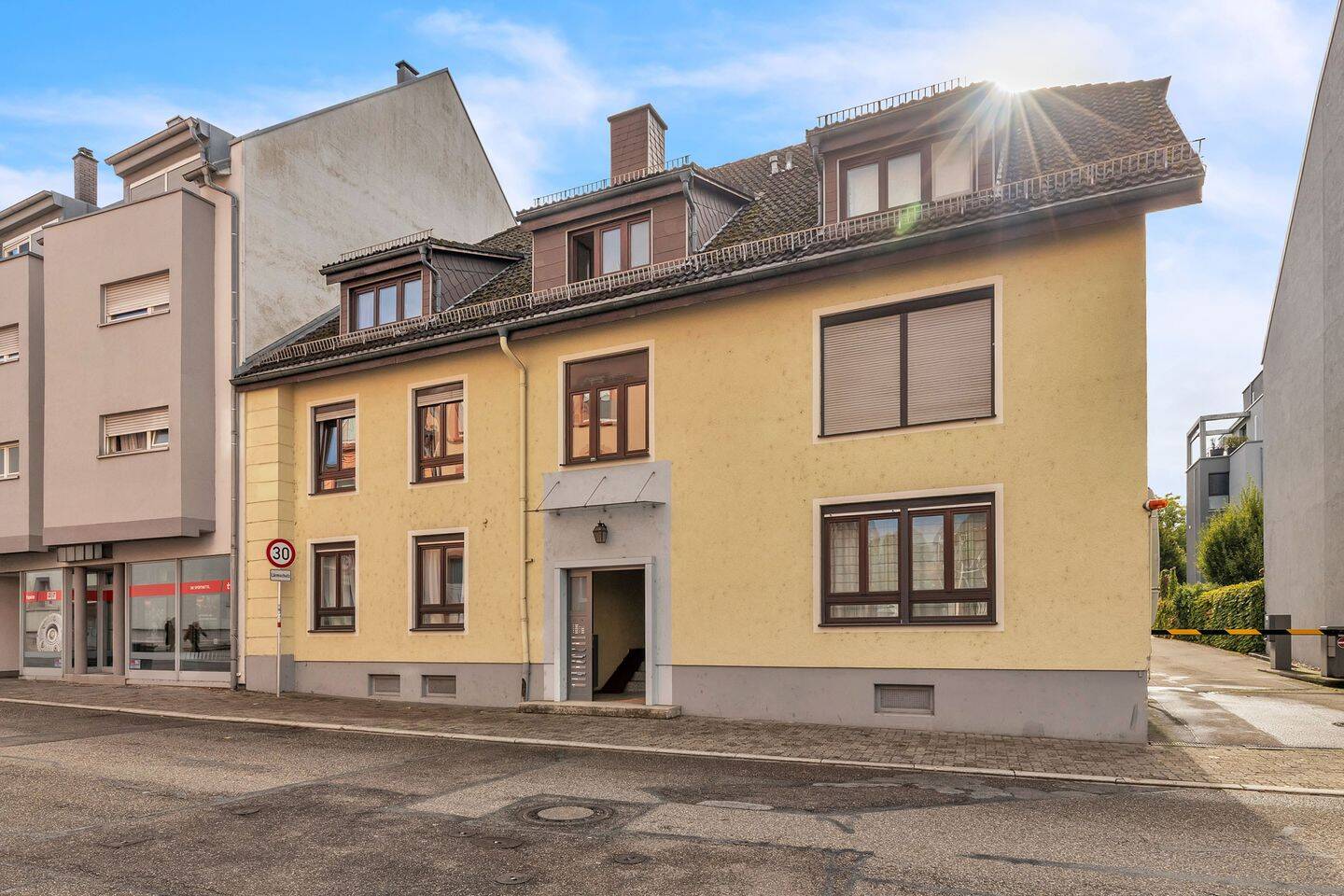 Bezugsfreie Maisonette-Wohnung nahe dem Erbprinz: möbliert & perfekt für eine 3er-WG, 76275 Ettlingen