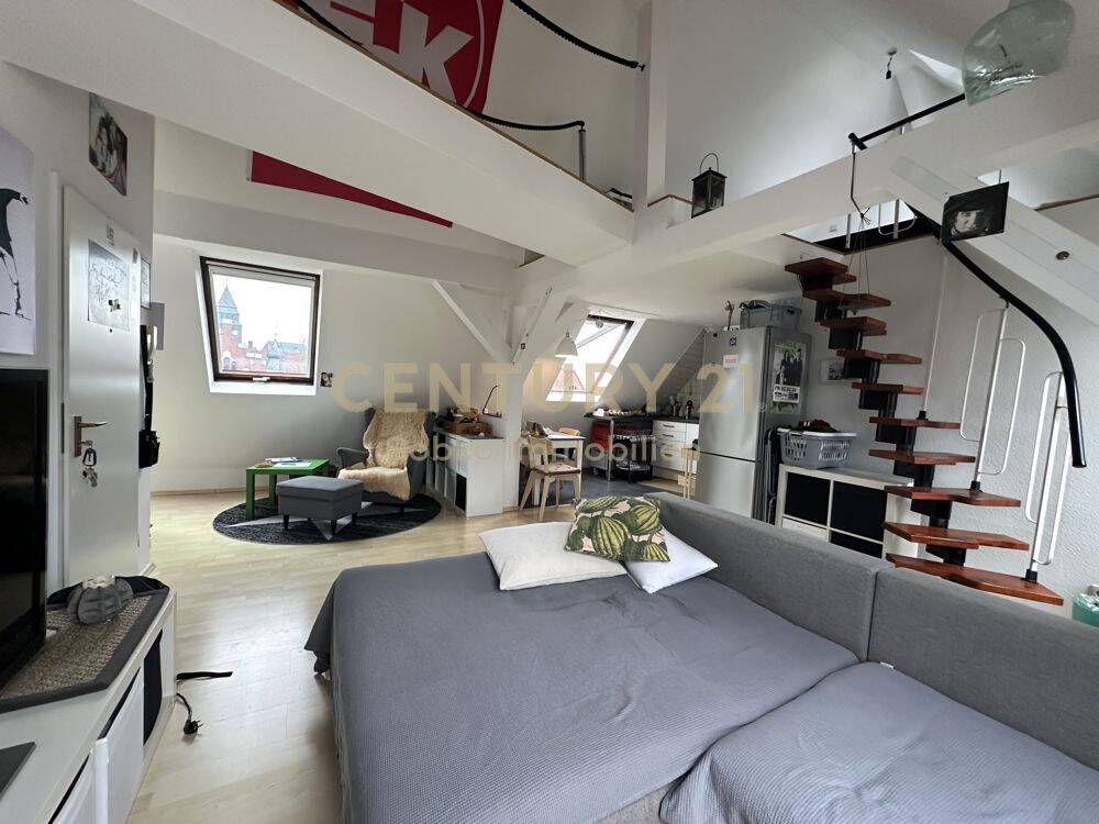 Charmante 1,5-Zimmer-Dachgeschosswohnung im Dichterviertel von Wiesbaden, 65187 Wiesbaden (Biebrich Wiesbaden)
