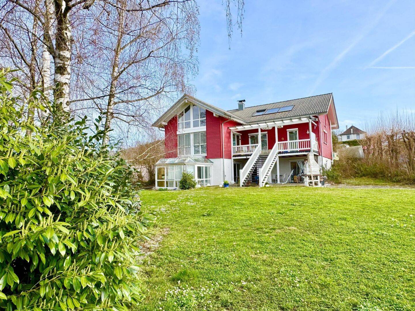 Großes Einfamilienhaus in Skandinavischem Stil mit parkähnlichem Grundstück, 79400 Kandern