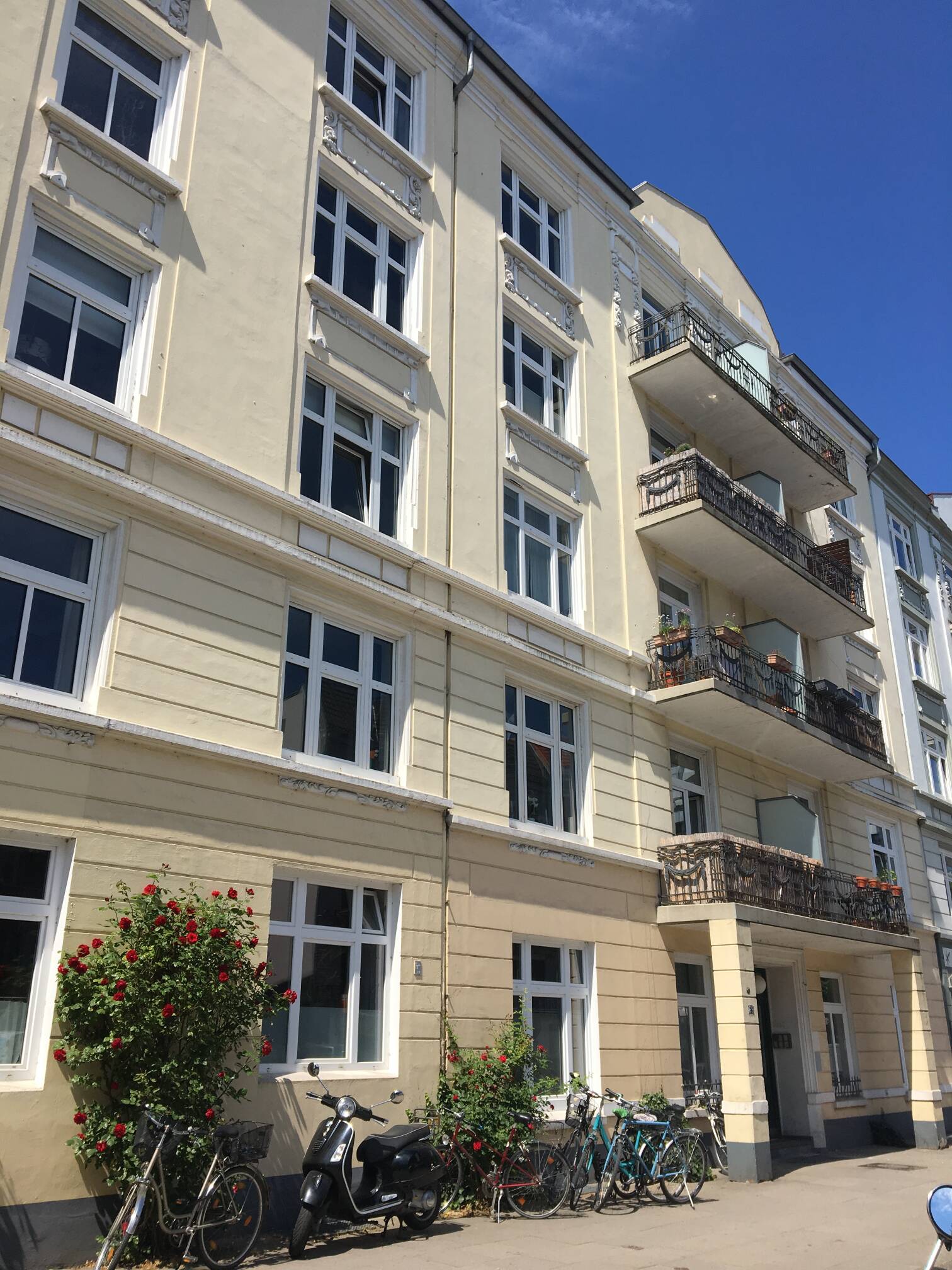 Möblierte Jugendstil Altbauwohnung mit Balkon in Eimsbüttel, 20257 Hamburg (Eimsbüttel Altona-Nord)