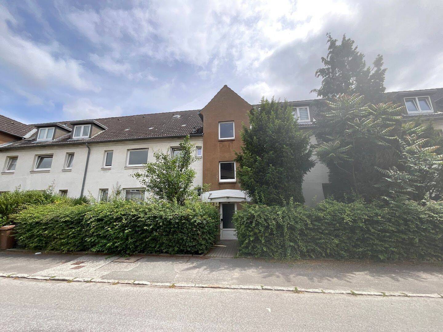 Frisch renovierte 2,5 Zimmer- Wohnung mit modernisiertem Duschbad, 23569 Lübeck (Kücknitz Travemünde)