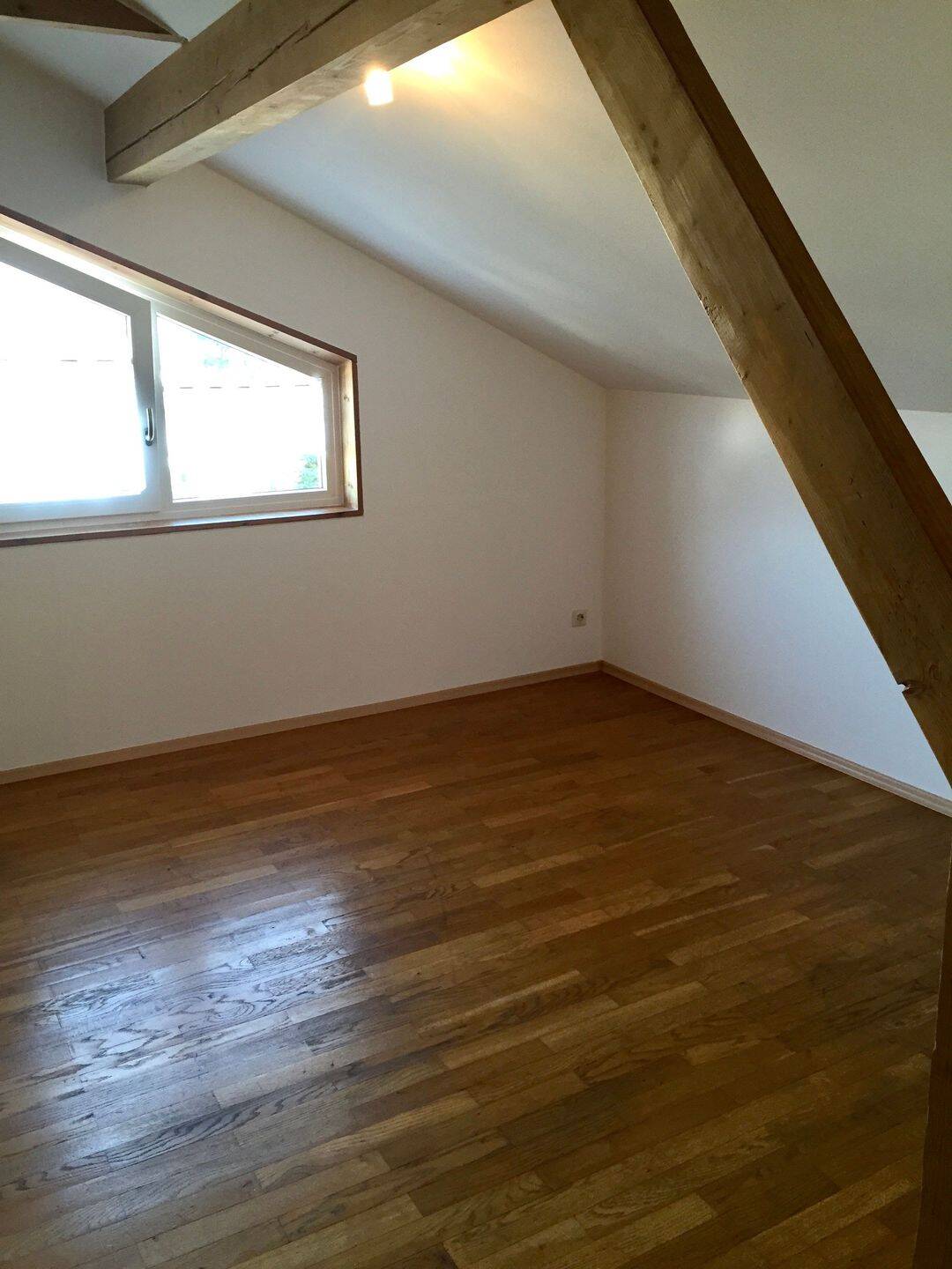 Metten Mansardenwohnung/Appartement m. EBK, 1,5 Zimmer, 43 qm, 94526 Metten