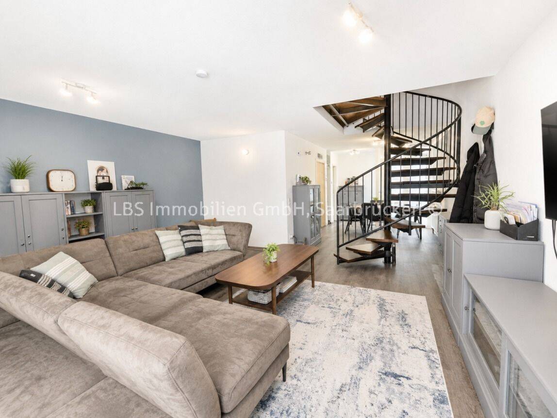 Maisonettewohnung im Haus-im-Haus-Charakter inklusive neuer Fenster und neues Flachdach, 66115 Saarbrücken
