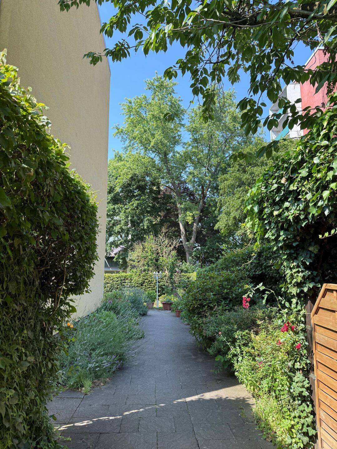 Großzügige 4-Zimmer-Eigentumswohnung mit Sonnenbalkon in ruhiger Lage von Meerbusch-Büderich, 40667 Meerbusch