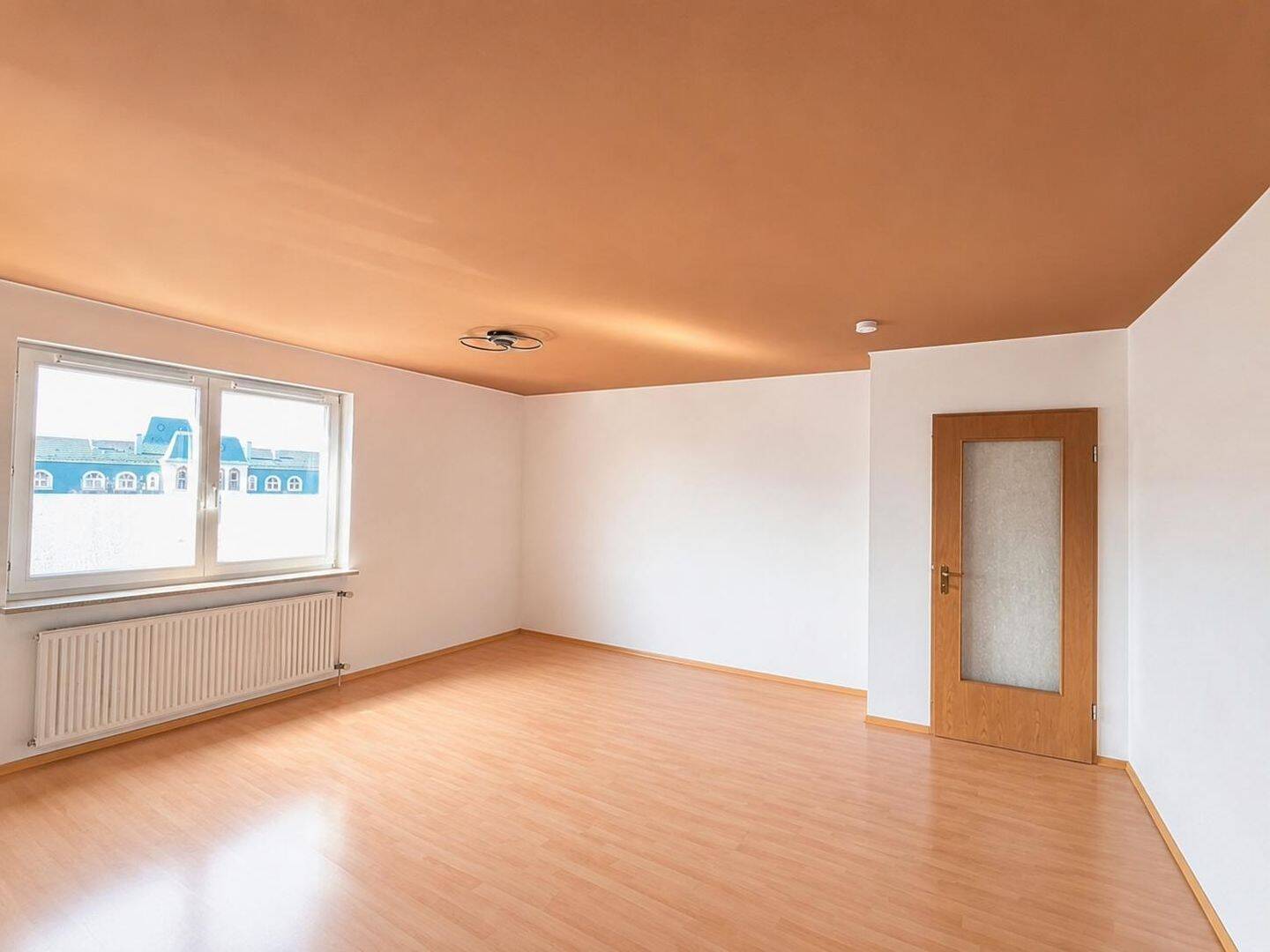 helle 2-Zimmer Wohnung mit Balkon ruhige zentrale Stadtrandlage direkte Busanbindung nähe Ärztehaus, 92318 Neumarkt i.d. OPf.
