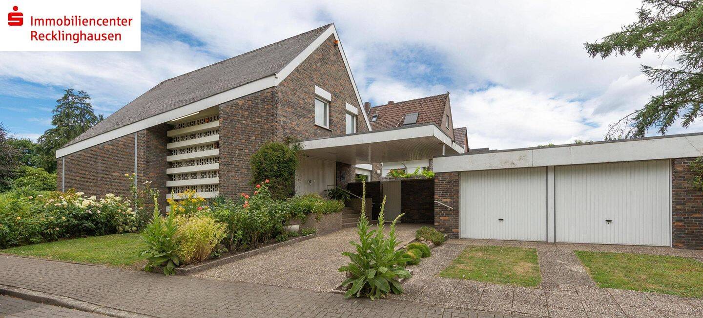 RE-Nord! Freistehendes und großzügiges Architekten-Einfamilienhaus mit zwei Garagen auf schönem Eckgrundstück, 45657 Recklinghausen