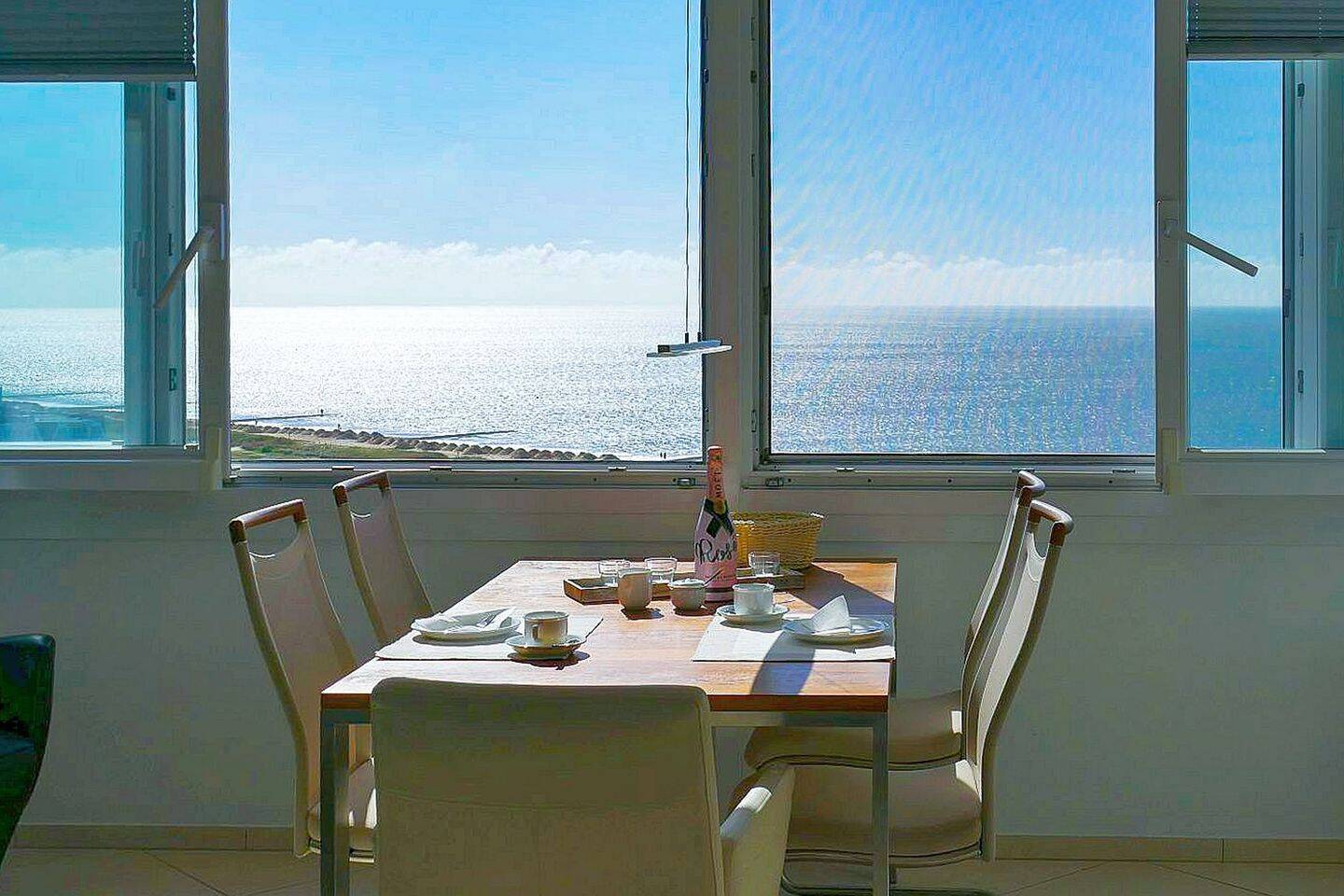 Top gepflegte 2 Zimmer Wohnung mit Panorama Seesicht im Strandhochhaus, 27476 Cuxhaven