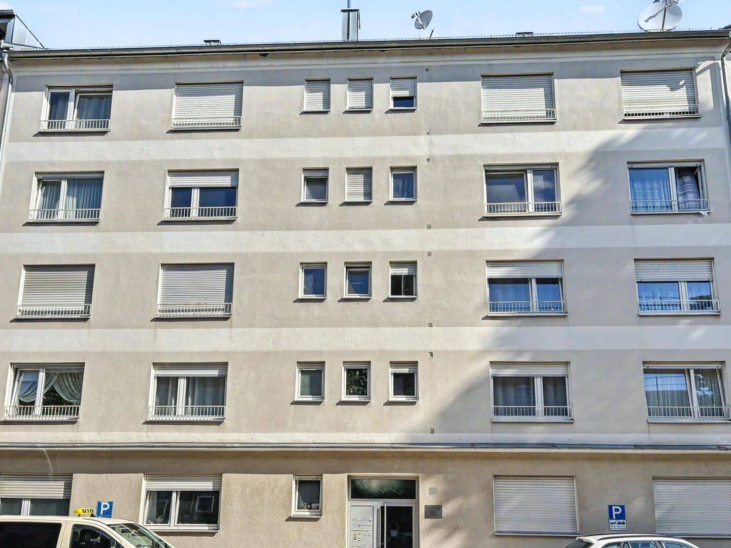 Bezugsfrei, gut geschnitten, zentral gelegen – 2-Zimmer-Wohnung mit Potenzial in Nürnberg, 90443 Nürnberg