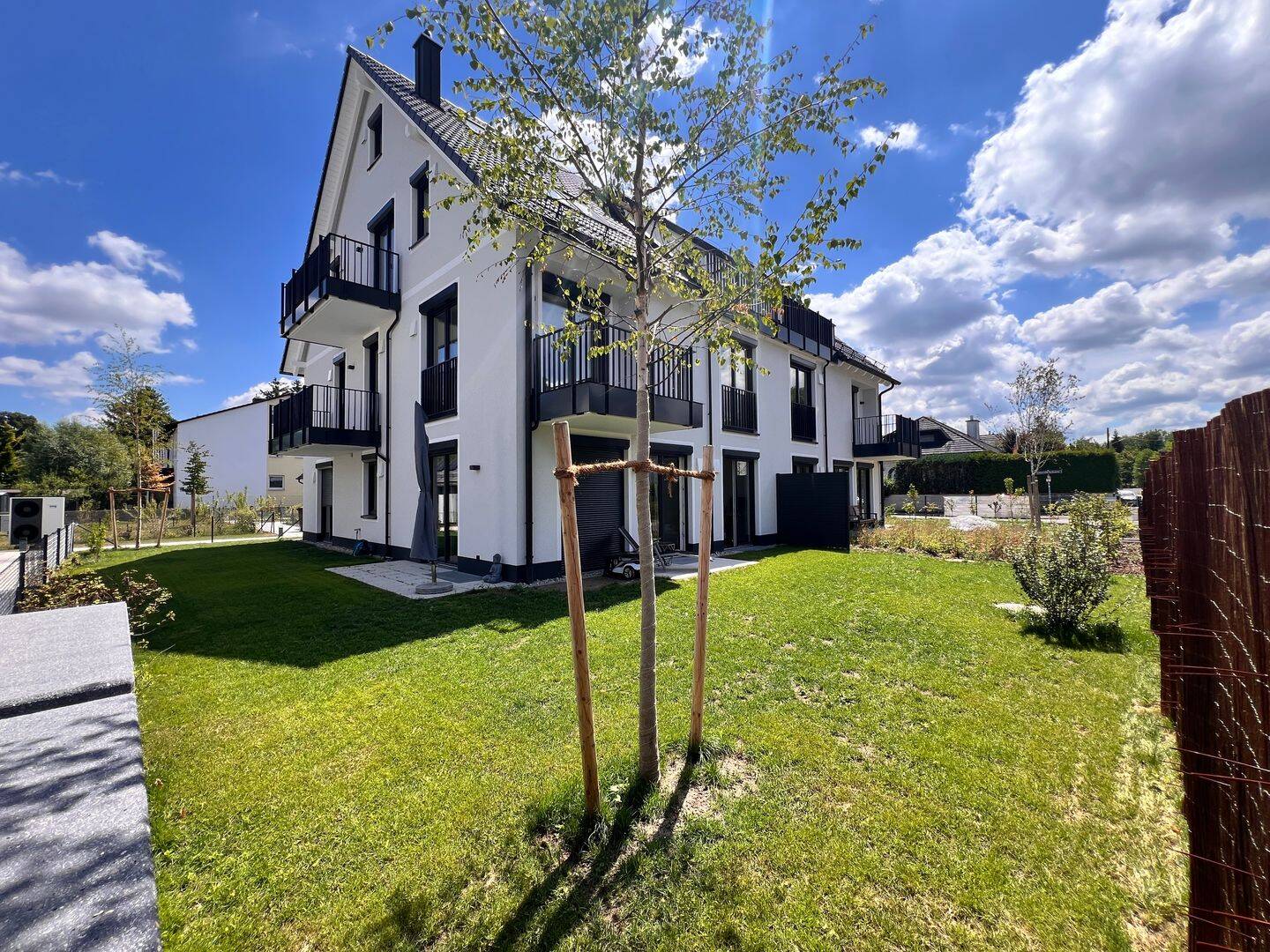 NEUBAU-DG-Wohnung mit ausgebautem Speichergeschoss (Studio), Dachterrasse und Balkon
