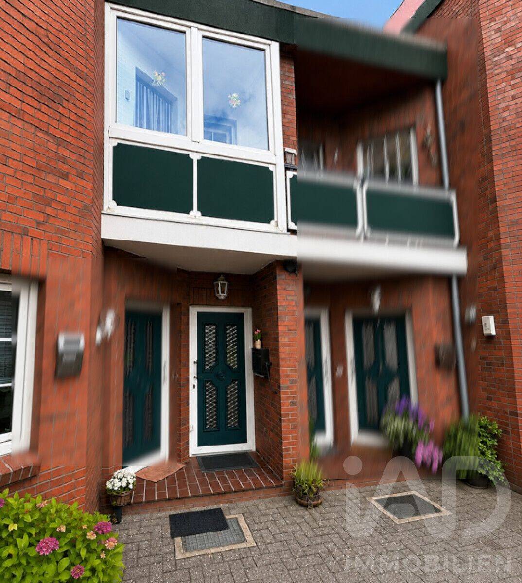 Oberwohnung mit Kanalblick, Balkon und viel Gestaltungspotenzial in Remels, 26670 Uplengen