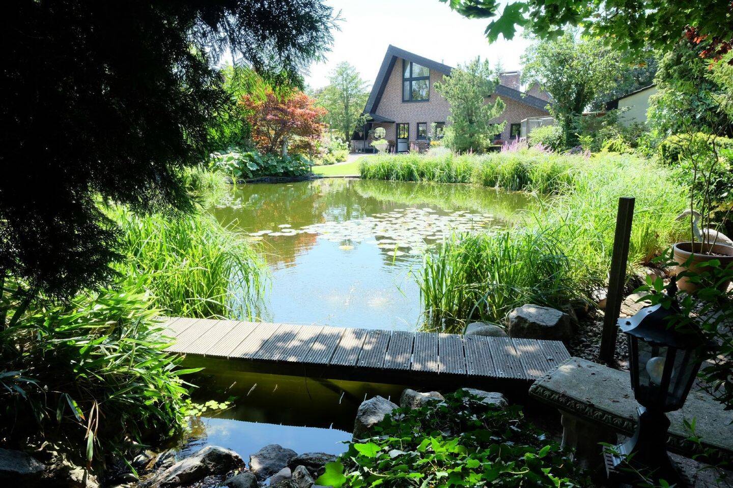 Einzigartiges EFH mit weitläufigem Grundstück, idyllischem Teich und besonderer Raumgestaltung, 47533 Kleve