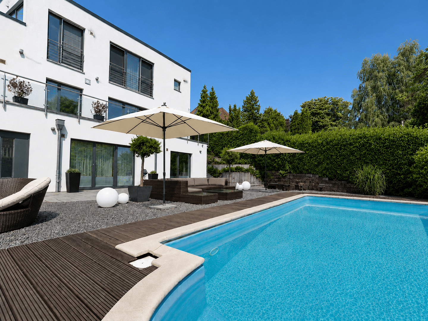 Exklusive und luxuriöse Villa mit Pool und Einliegerwohnung am Naturschutzgebiet Hamburg-Boberg! – Moderne Eleganz mit stilvoller Architektur, großzüg, 21033 Hamburg (Bergedorf Billwerder Lohbrügge)