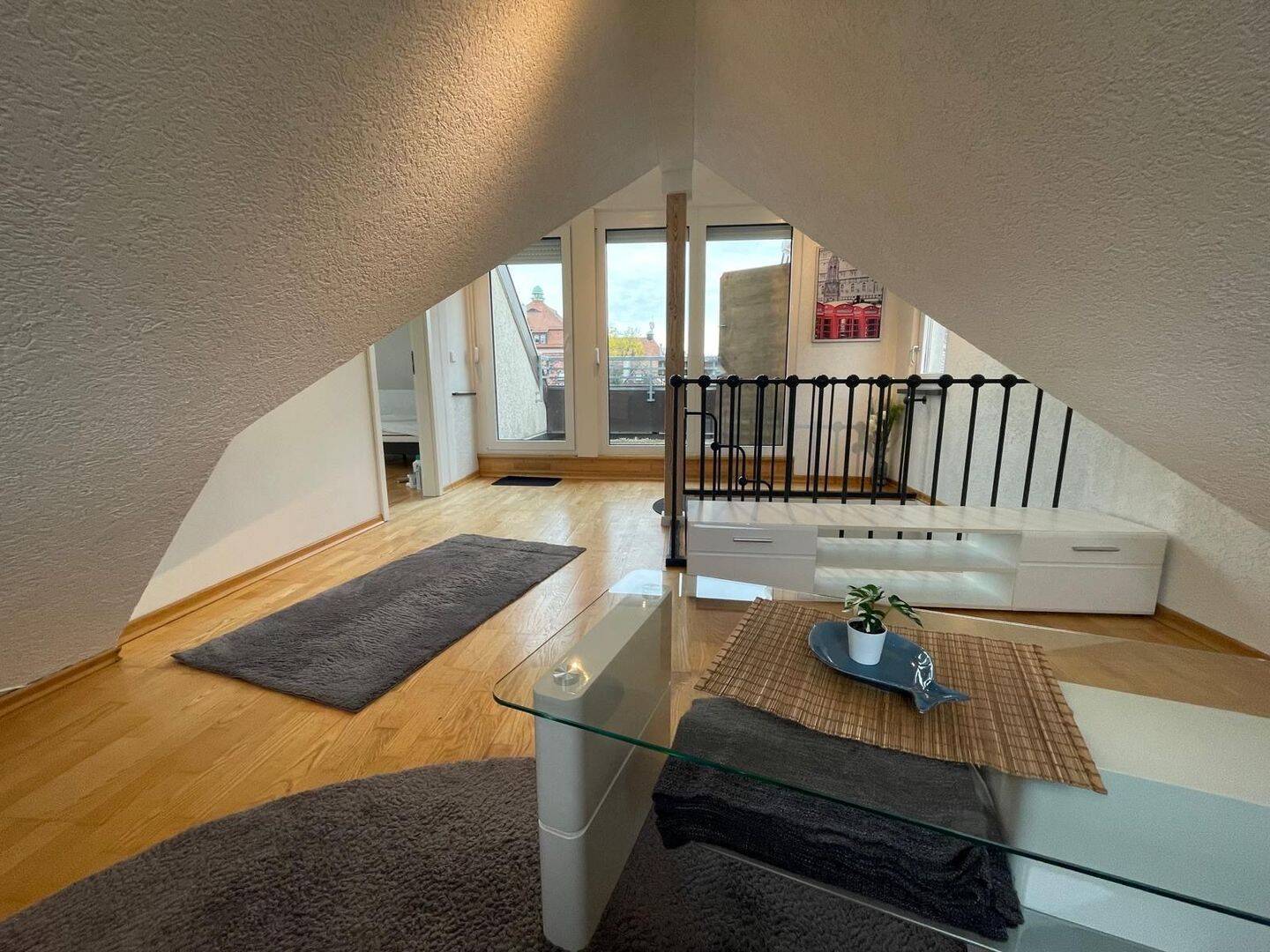 23 m2 Zimmer mit Balkon – renovierte Maisonette‐WG, möbliert, top Lage in Zuffenhausen, 70435 Stuttgart (Stammheim Zuffenhausen)