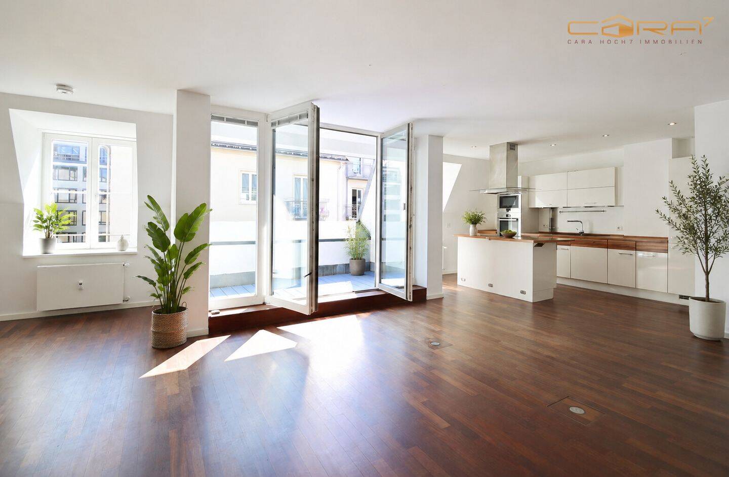 Zentral und ruhig: Lichtdurchflutete 4,5-Zimmer-Maisonette im Innenhof mit exklusiver Ausstattung, 80335 München (Altstadt-Lehel Ludwigsvorstadt-Isarvorstadt Maxvorstadt Neuhausen-Nymphenburg Schwanthalerhöhe)