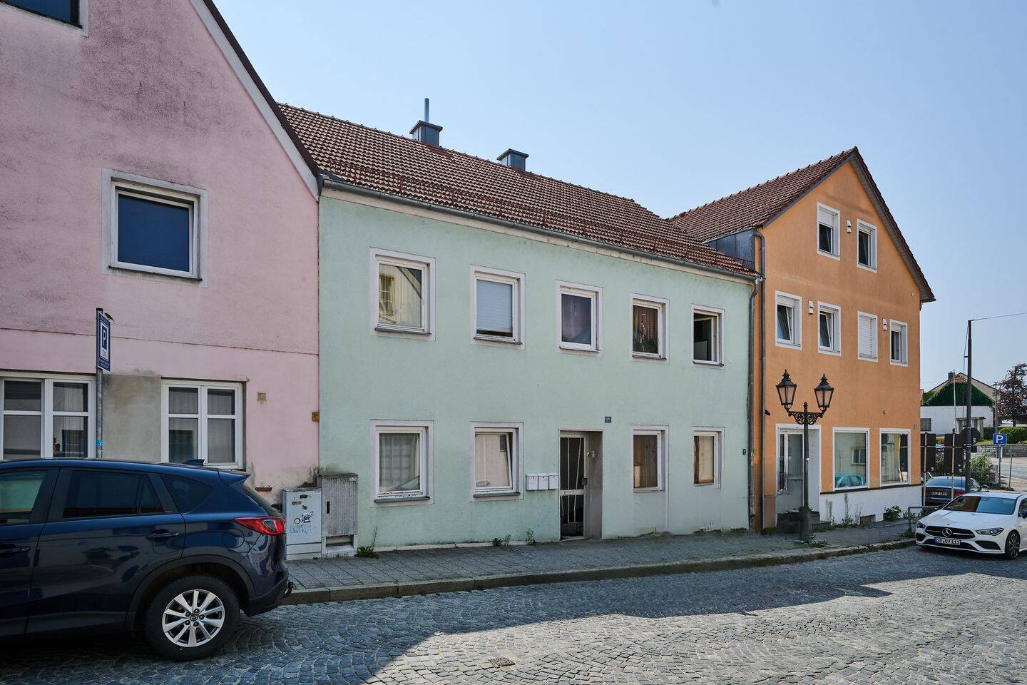 Ihr Platz im historischen Ortskern von Geiselhöring: Mehrfamilienhaus mit 3 Wohneinheiten, 94333 Geiselhöring