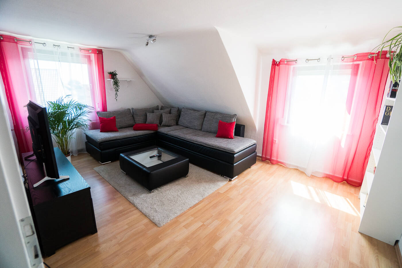 Moderne helle 3-Zi.-Wohnung mit ausgebauten Dachgeschoss, 70771 Leinfelden-Echterdingen