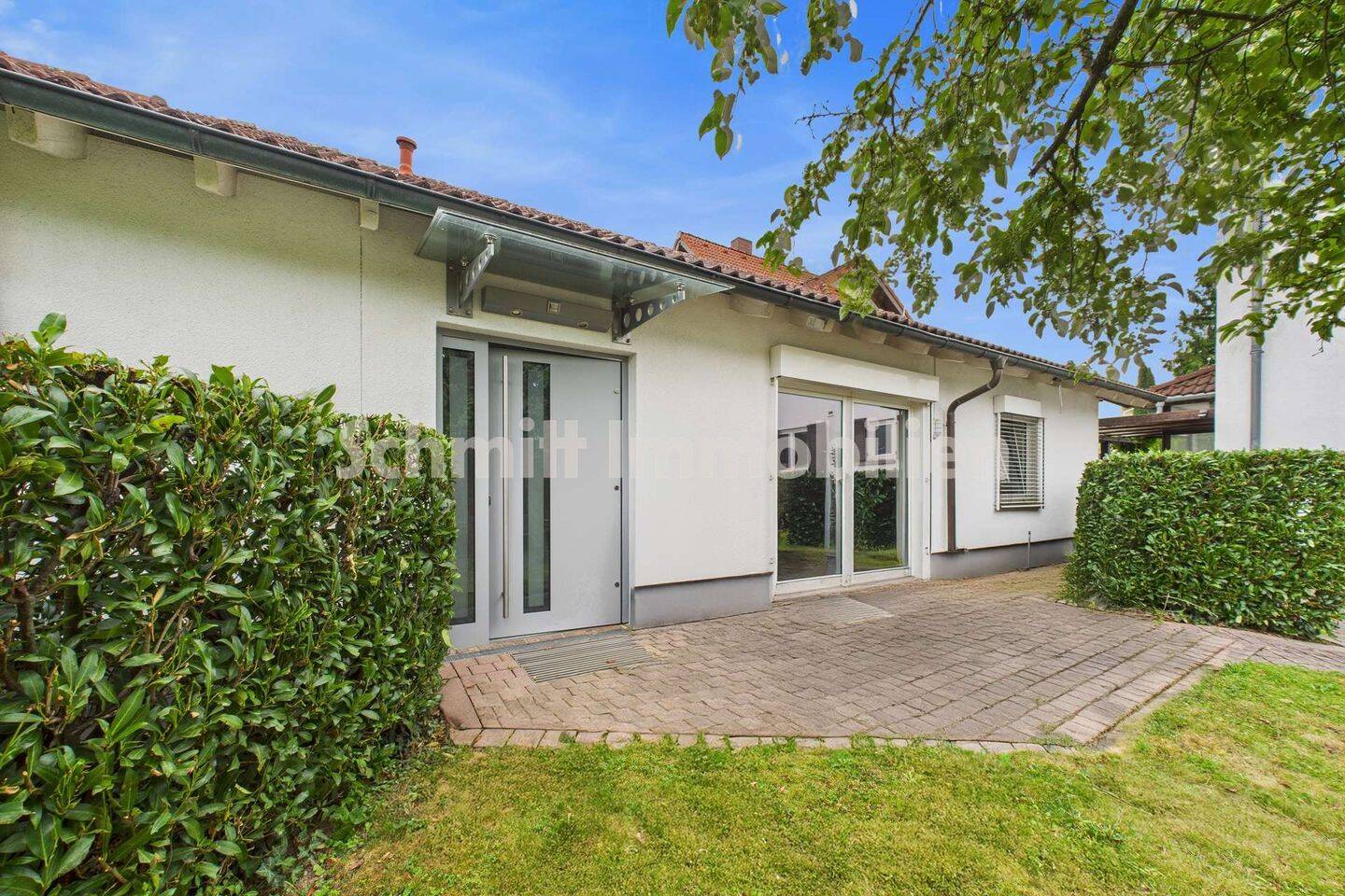 Wohnen wie im Bungalow: mit Terrasse und Gartenutzung in Hattersheim, 65795 Hattersheim am Main