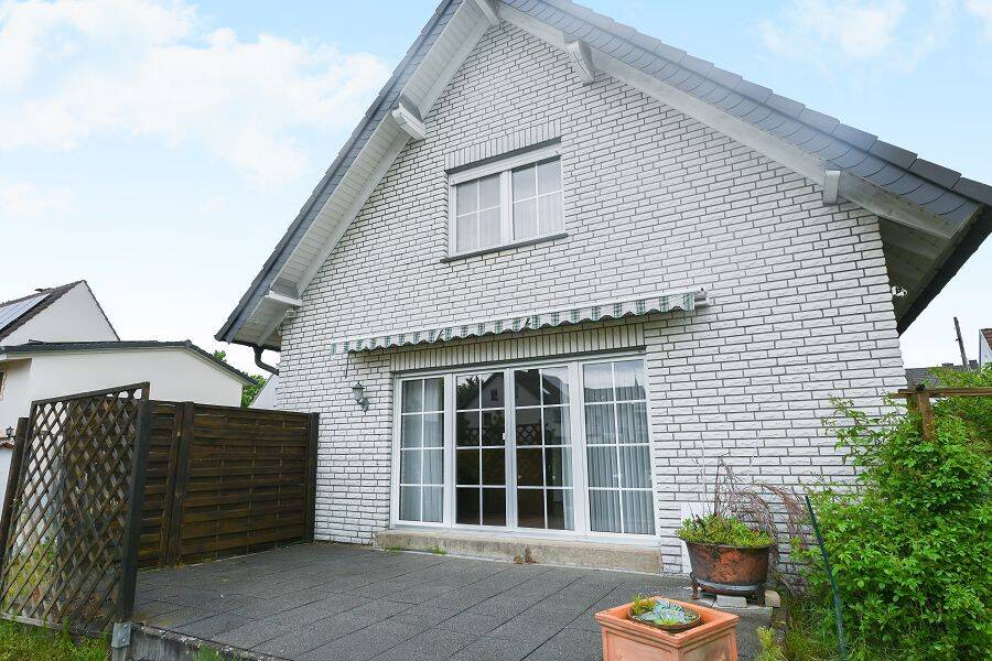 Bielefeld-Heepen: Charmantes Einfamilienhaus mit schönem Grundstück und Carport!, 33719 Bielefeld (Brönninghausen Heepen Oldentrup)