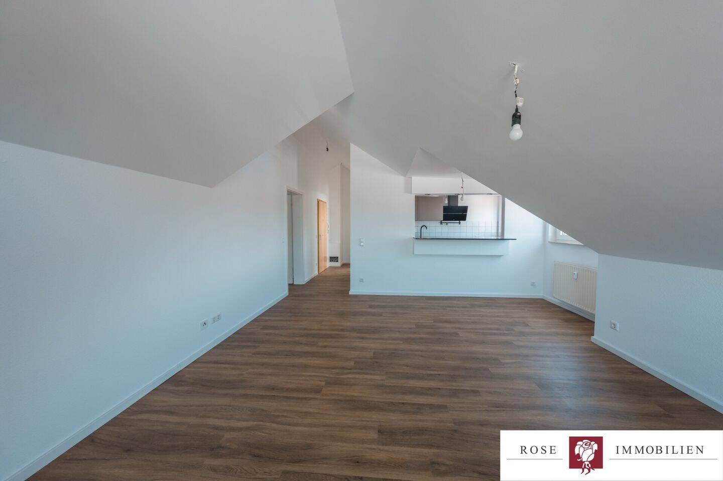 Frisch sanierte Dachgeschosswohnung mit unverbautem Ausblick, GA-Stellplatz und tollem Raumgefühl, 71364 Winnenden