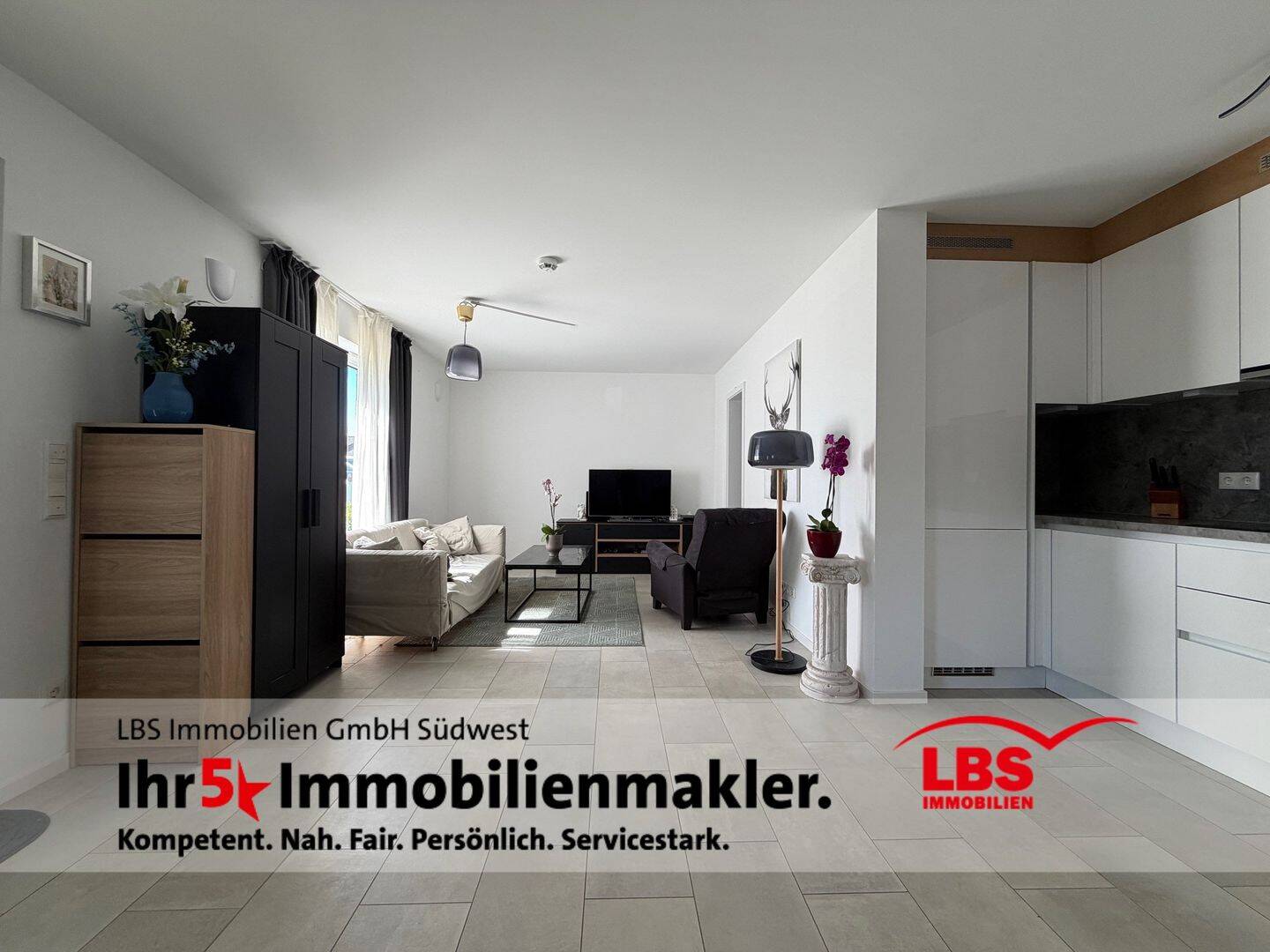 neuwertige 2 Zimmer-Wohnung in gehobener Ausstattung mit Terrasse und 2 Stellplätzen, 54294 Trier