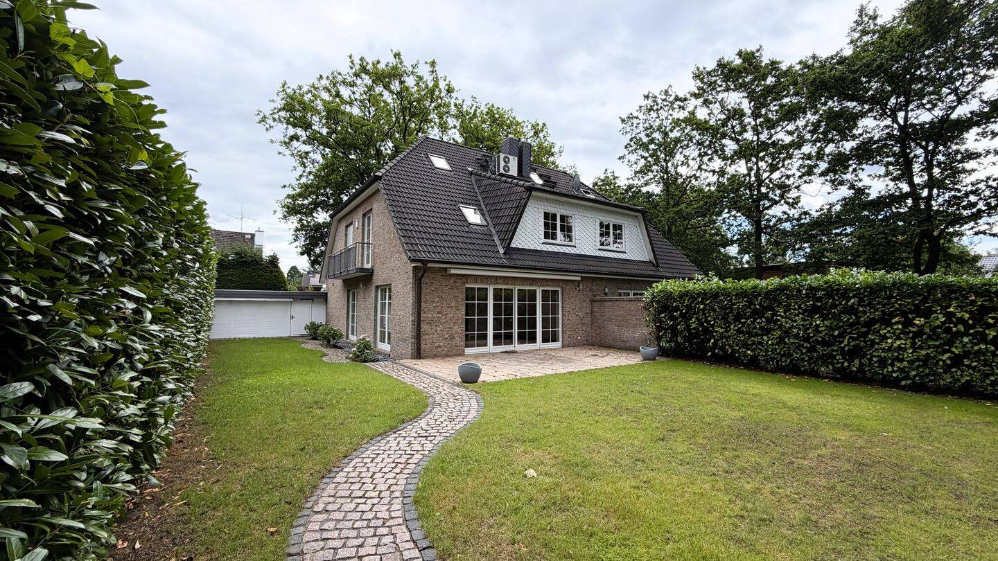 Großzügige Doppelhaushälfte mit Traumgarten – 255 m² Wohnkomfort, 22393 Hamburg (Wandsbek Bramfeld Poppenbüttel Sasel Wellingsbüttel)