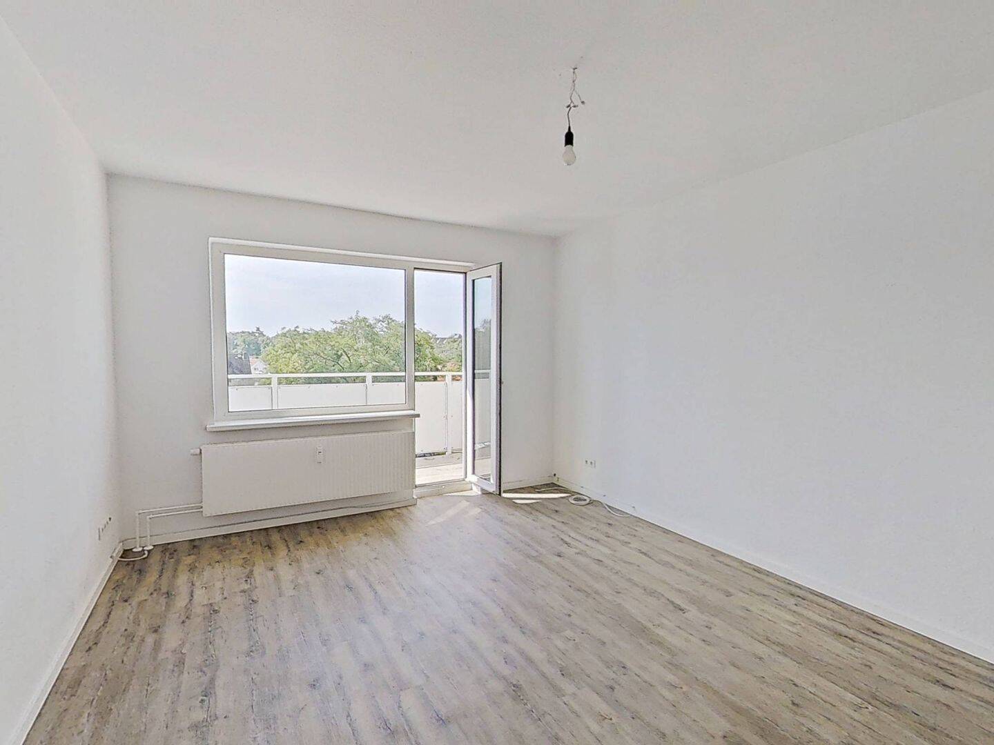 Hübsche 2-Zimmer-Wohnung mit BALKON, EBK und viel Lichteinfall, 25436 Groß Nordende