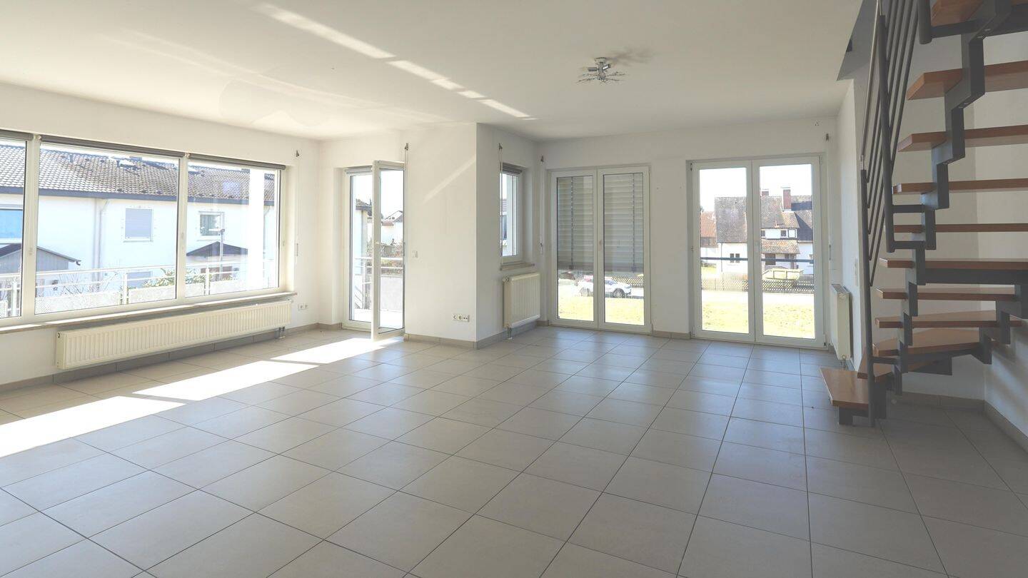 2-Familienhaus mit zusätzlicher Einliegerwohnung und Doppelgarage und 2 Stellplätze im Freien, 88690 Uhldingen-Mühlhofen