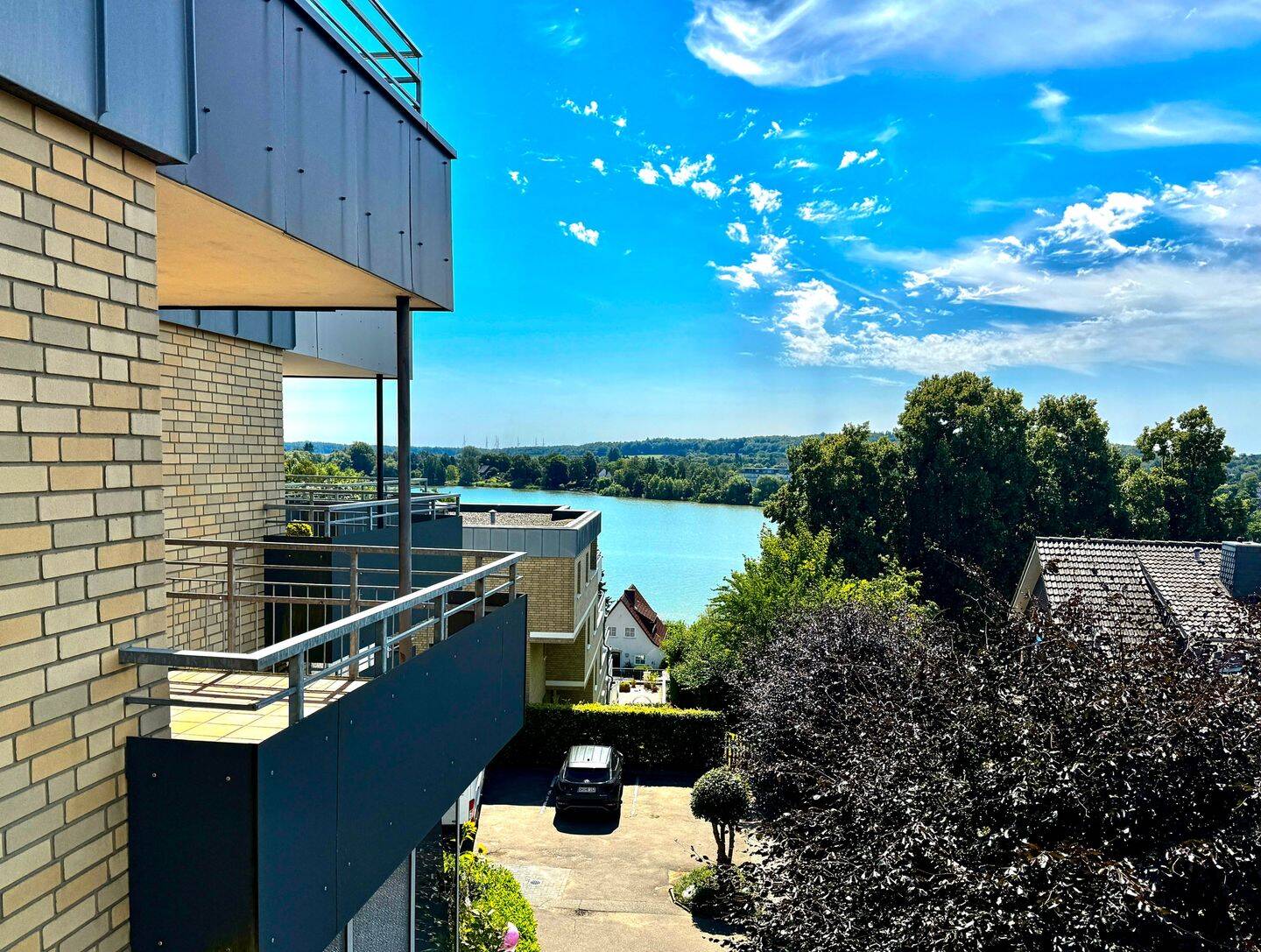 Moderne 2,5-Zimmer-Wohnung mit Seeblick und Loggia in Malente, 23714 Malente